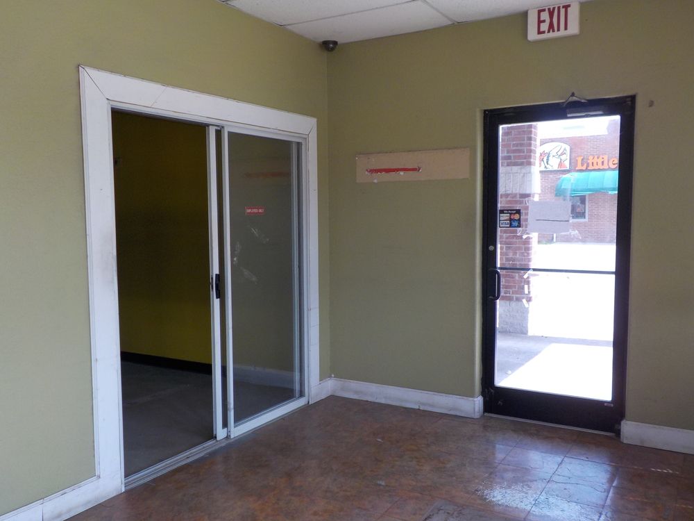 Tejon Plaza: 1601 Alton Gloor , Brownsville, TX 78526